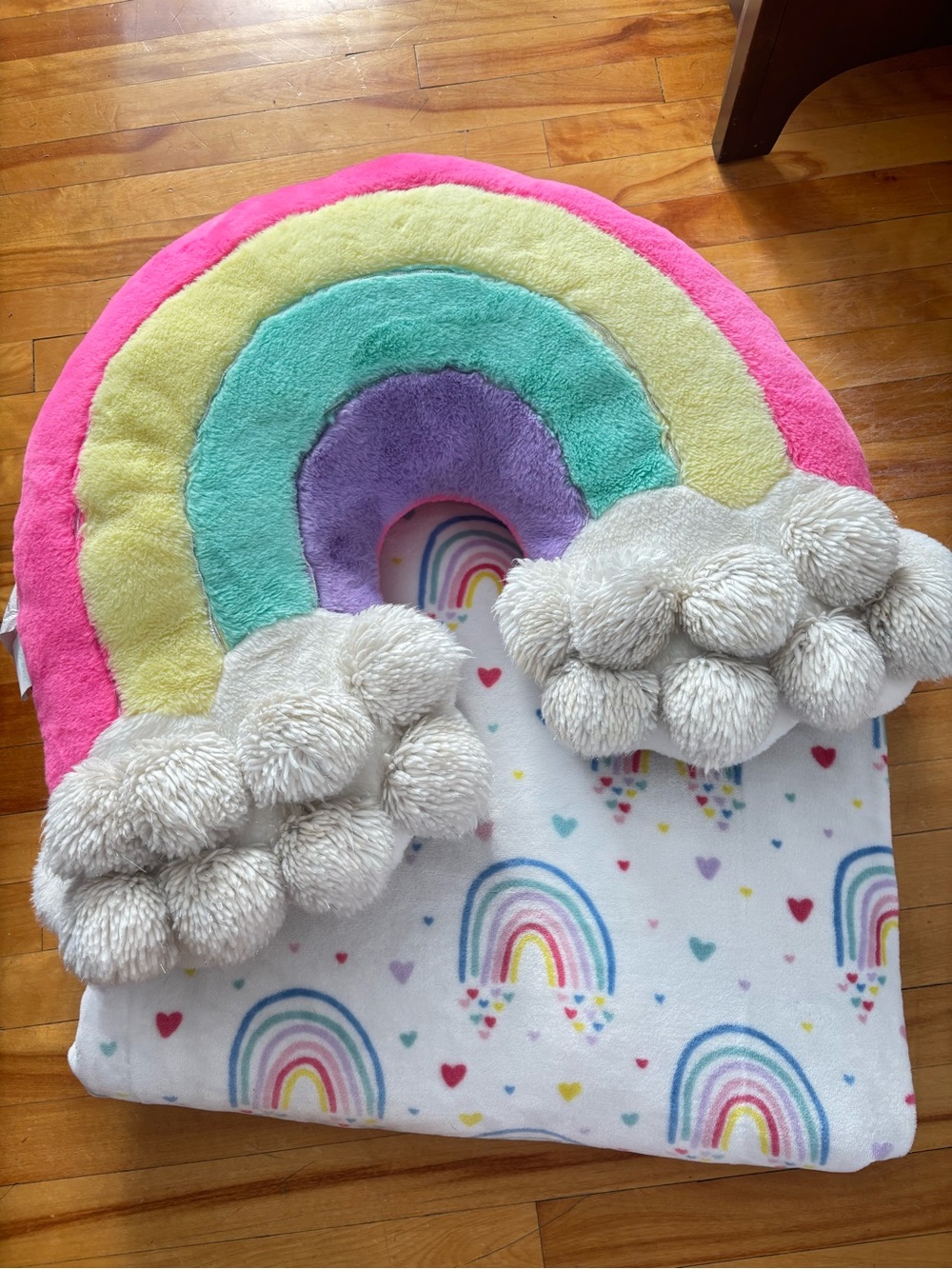 Girls rainbow bedding 🌈 (from winners)